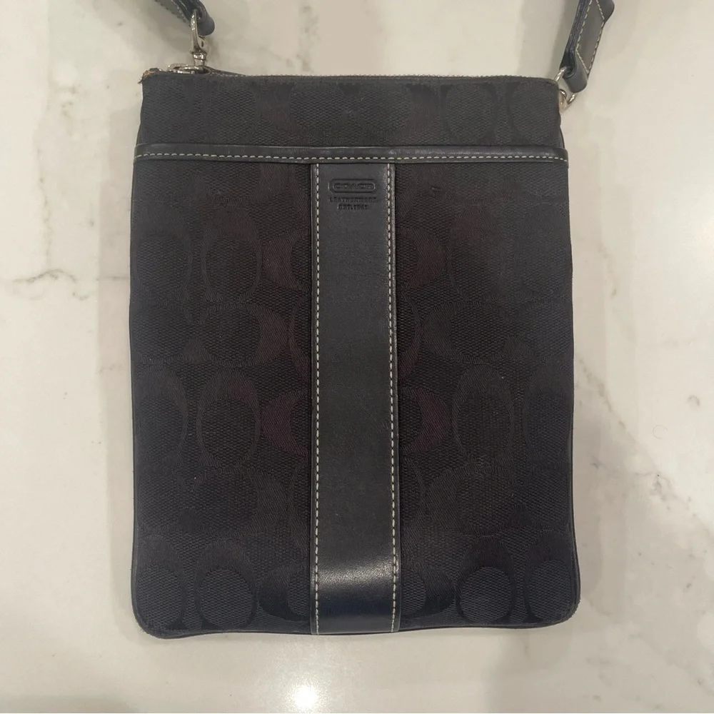 Coach black canvas messenger crossbody bag - Picture 2 of 12